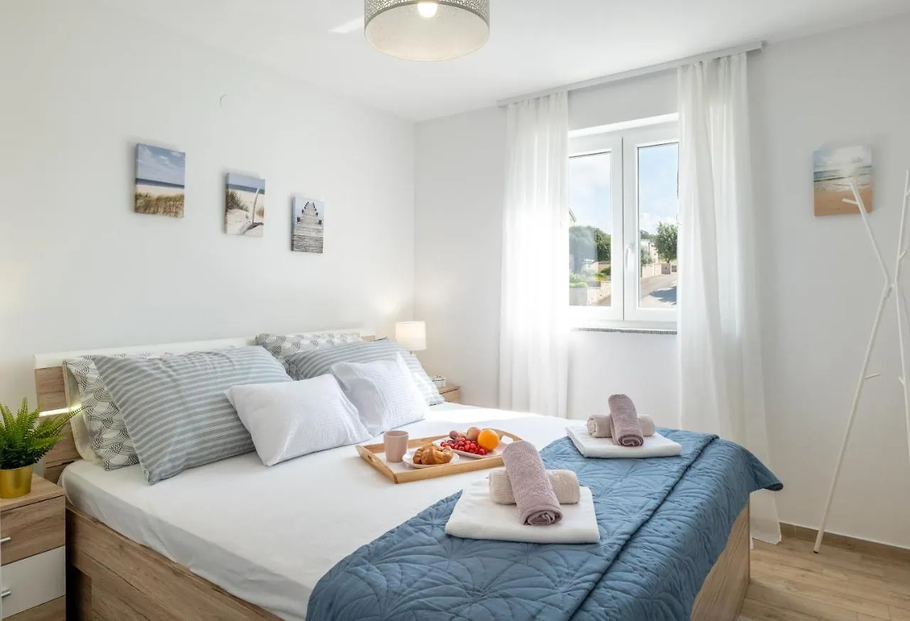 Apartment A&D Mandre 0*,